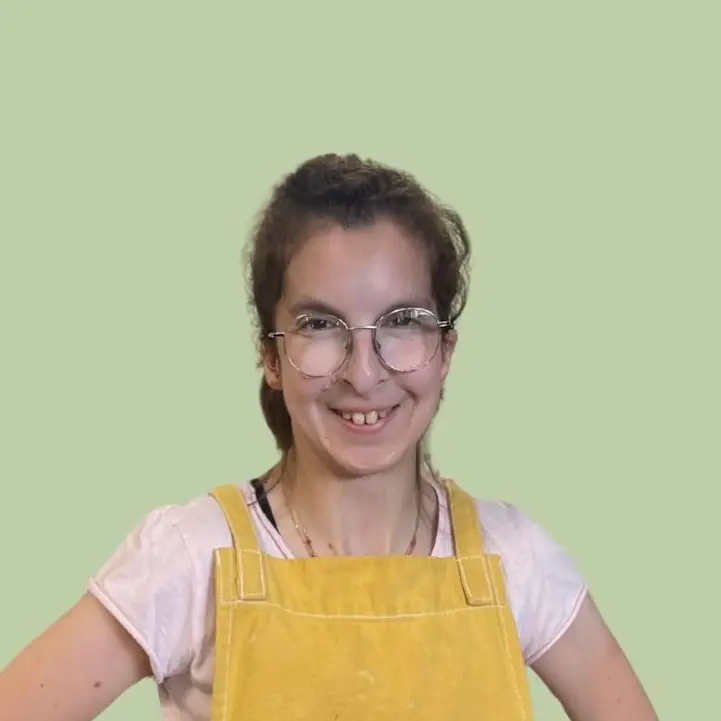 ludivine - serveuse à la cantine de josephine valenciennes